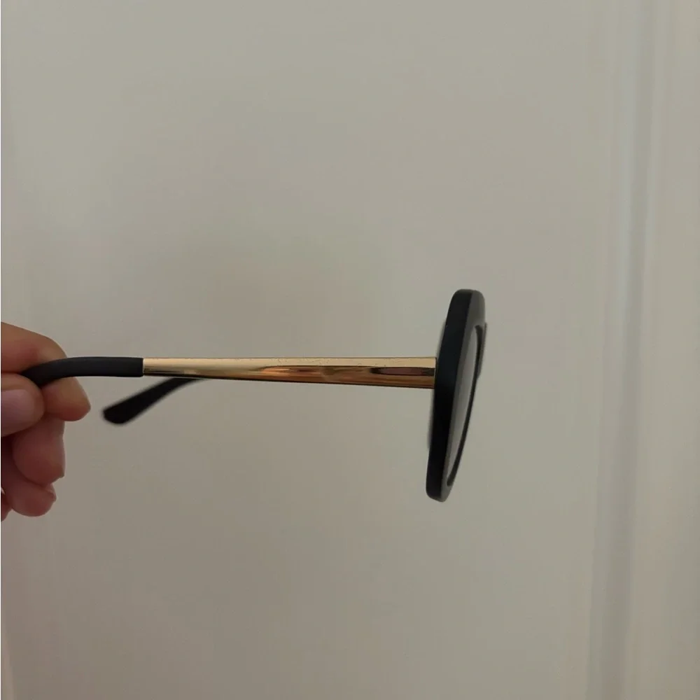 Quay Australia Black Sunglasses - Picture 3 of 5